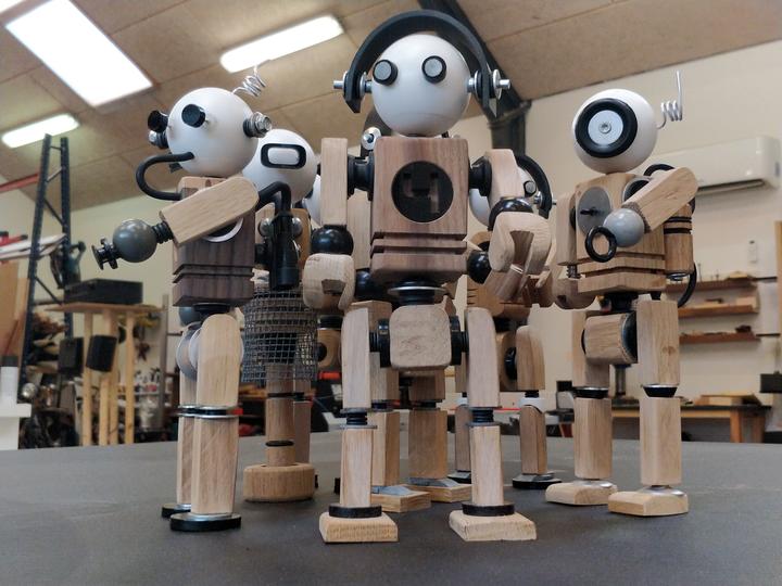 Snedkerbyggede trærobotter
